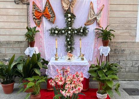 Imagen secundaria 1 - La Ronda Muñoz Torrero gana la Cruz de Mayo