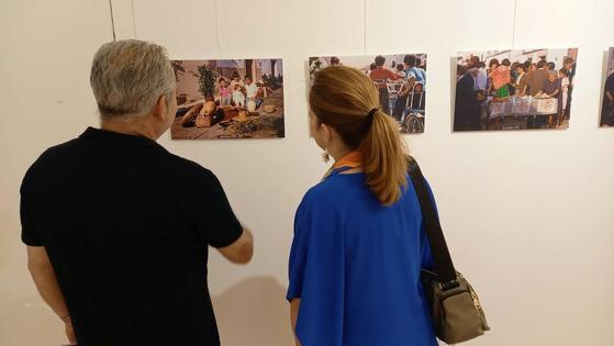 Una exposición de fotografías recorre las Fiestas de San Isidro desde 1986 hasta 1991