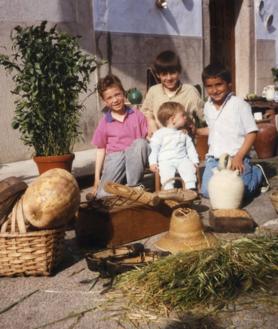 Imagen secundaria 2 - Una exposición de fotografías recorre las Fiestas de San Isidro desde 1986 hasta 1991