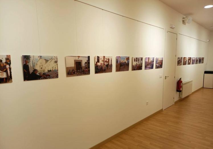 Imagen principal - Una exposición de fotografías recorre las Fiestas de San Isidro desde 1986 hasta 1991