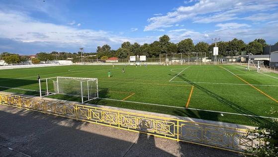 El Campo de Fútbol 'Vicente del Bosque' estrena césped