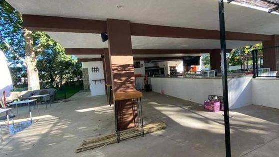 El bar de la piscina da la bienvenida a la temporada con una fiesta de inauguración