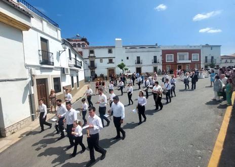 Imagen secundaria 1 - Malpartida de Cáceres celebra el Corpus Christi