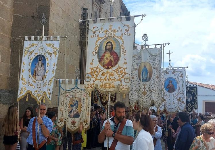 Imagen principal - Malpartida de Cáceres celebra el Corpus Christi