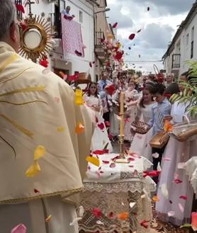 Imagen secundaria 2 - Malpartida de Cáceres celebra el Corpus Christi