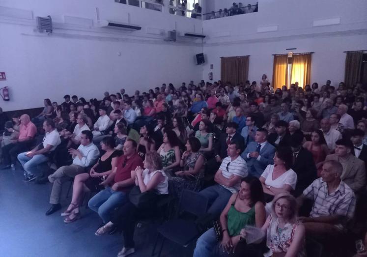 Imagen principal - Alba Jiménez, José Luis Durán y Jonathan Frontelo, mejores expedientes académicos del IESO Los Barruecos