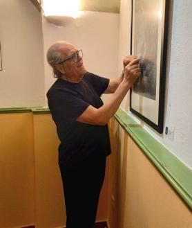 Imagen secundaria 2 - Imágenes de la inauguración. Debajo, el artista Francisco Domínguez. Cedidas