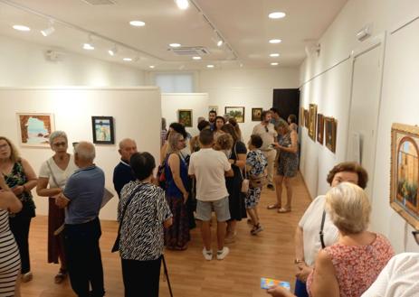 Imagen secundaria 1 - Gran asistencia a la inauguración de 'Lugares del alma', de Isidora Ramos