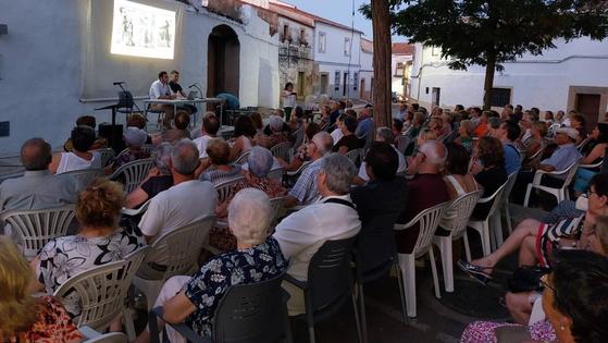Gran asistencia a la charla gastronómica 'Recetas en tiempos de escasez: la tradición culinaria extremeña'