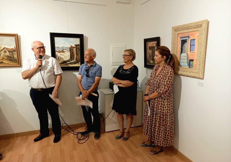 Imagen principal - Gran asistencia a la inauguración de 'Lugares del alma', de Isidora Ramos