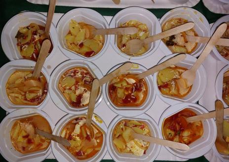 Imagen secundaria 1 - Gran asistencia a la charla gastronómica 'Recetas en tiempos de escasez: la tradición culinaria extremeña'