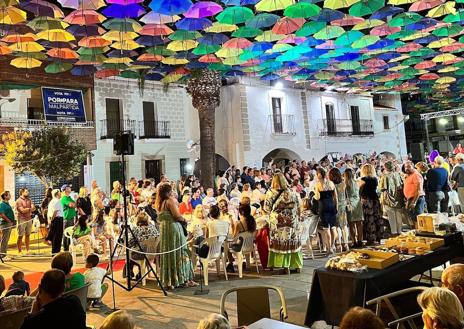 Imagen secundaria 1 - Éxito de asistencia en la IV Noche del Emprendimiento de Malpartida de Cáceres