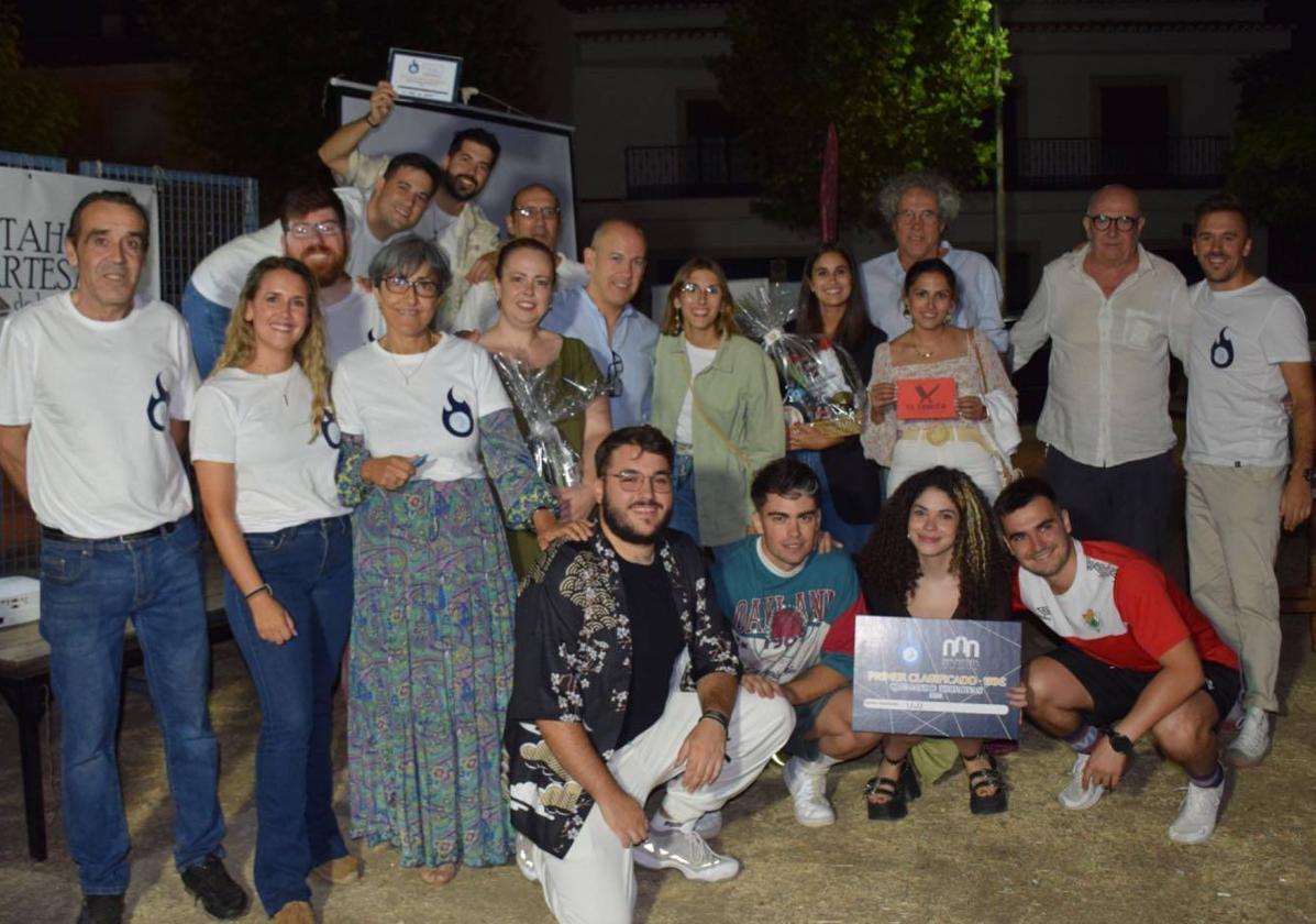 Equipos ganadores con la organización.