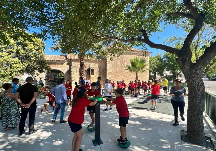 Imagen principal - Varias actividades conmemoraron el Día de los Abuelos en Malpartida de Cáceres