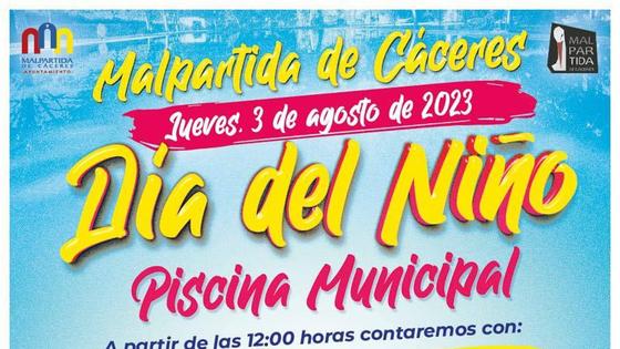 Hinchables y toboganes en la piscina para el Día del Niño