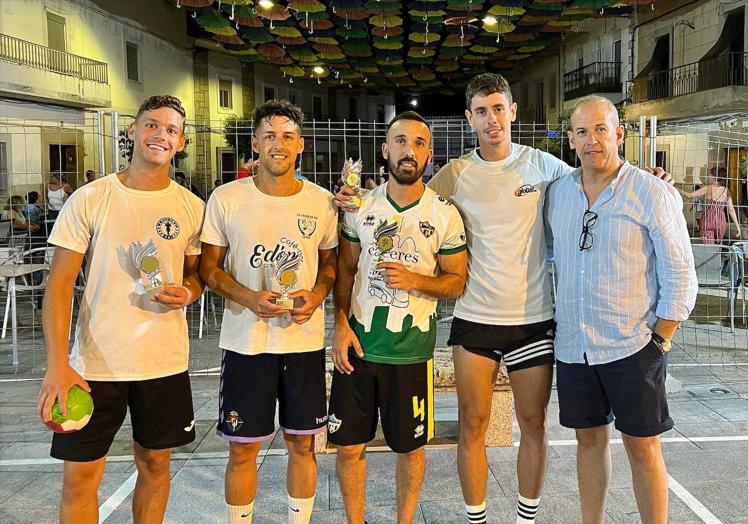 Imagen principal - Campeones y subcampeones de esta última edición.