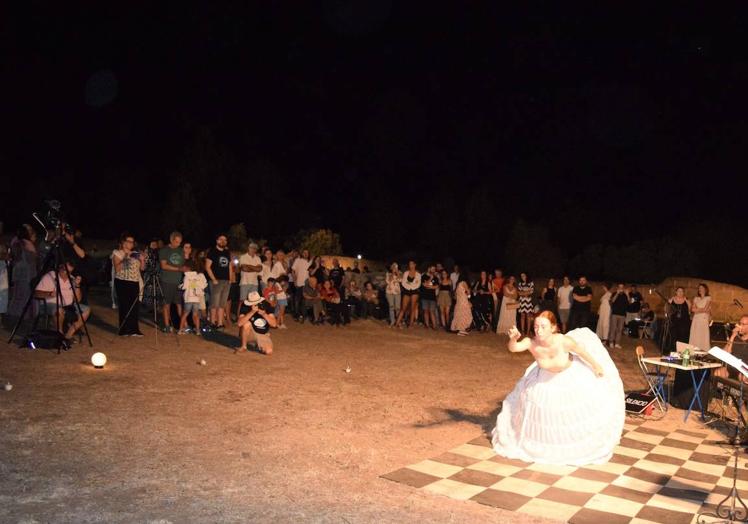 Imagen principal - Plena Moon puso el broche de oro al festival &#039;Bajo las Estrellas 4&#039;