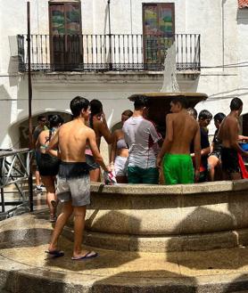 Imagen secundaria 2 - Multitudinaria Fiesta del Agua