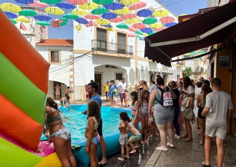 Imagen secundaria 1 - Multitudinaria Fiesta del Agua