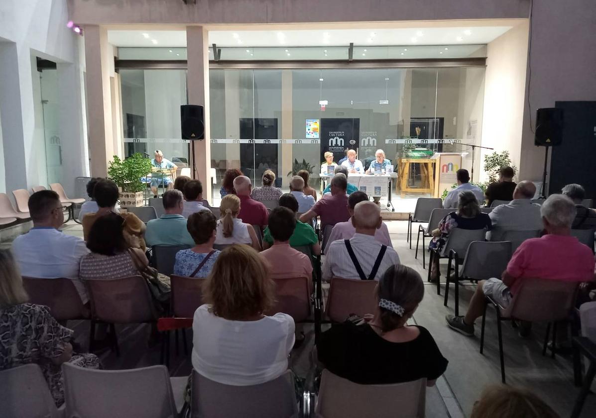 Antonio González presenta su último poemario