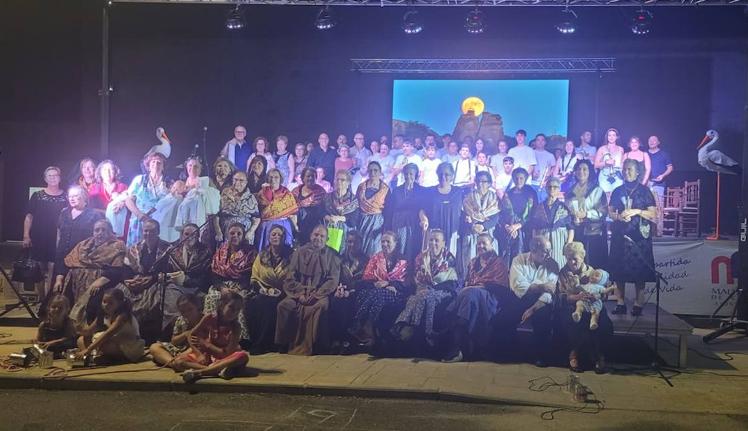 Imagen principal - Más de 600 personas asistieron a la Ruta Histórica