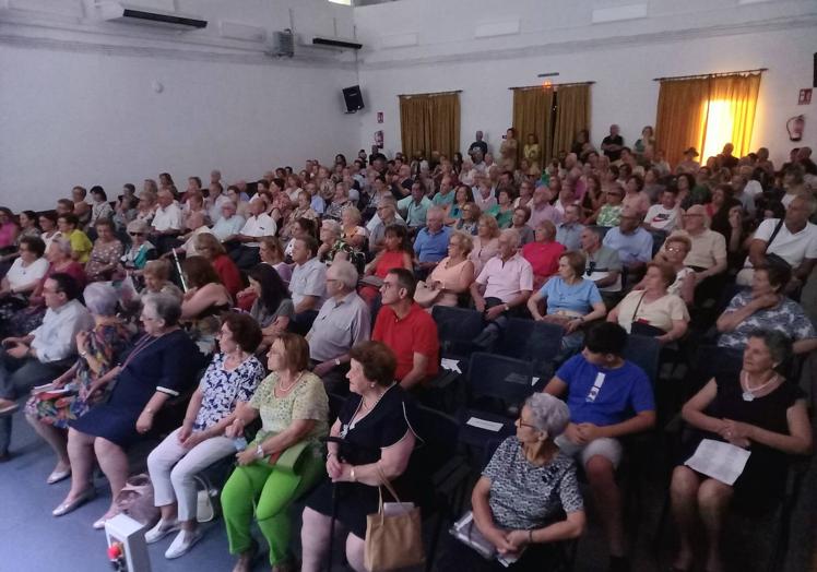 Imagen principal - Emotivo homenaje a los emigrantes malpartideños