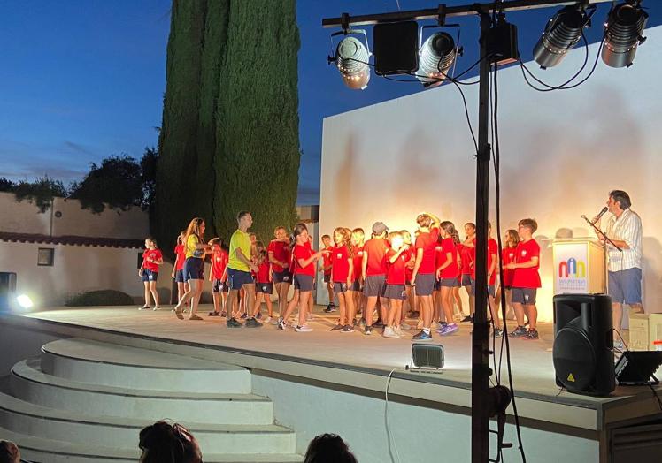Imagen principal - Gran asistencia a la clausura de La Tirolina