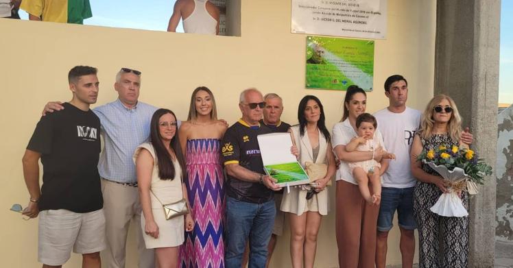 Imagen principal - Malpartida homenajea a Esteban Escola durante el Trofeo Memorial &#039;Emiliano Pedrazo&#039;