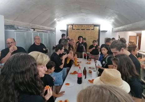 Imagen secundaria 1 - El Folklore hizo vibrar a Malpartida de Cáceres