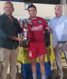 Imagen secundaria 2 - Malpartida homenajea a Esteban Escola durante el Trofeo Memorial &#039;Emiliano Pedrazo&#039;