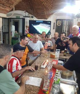 Imagen secundaria 2 - Doble celebración de la peña atlética malpartideña