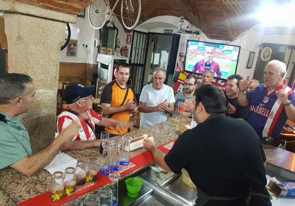 Doble celebración de la peña atlética malpartideña