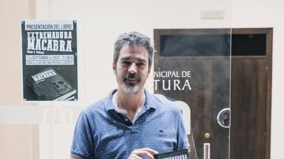 Unas 80 personas asistieron a la presentación de 'Extremadura macabra', de Diego C. Pedrera
