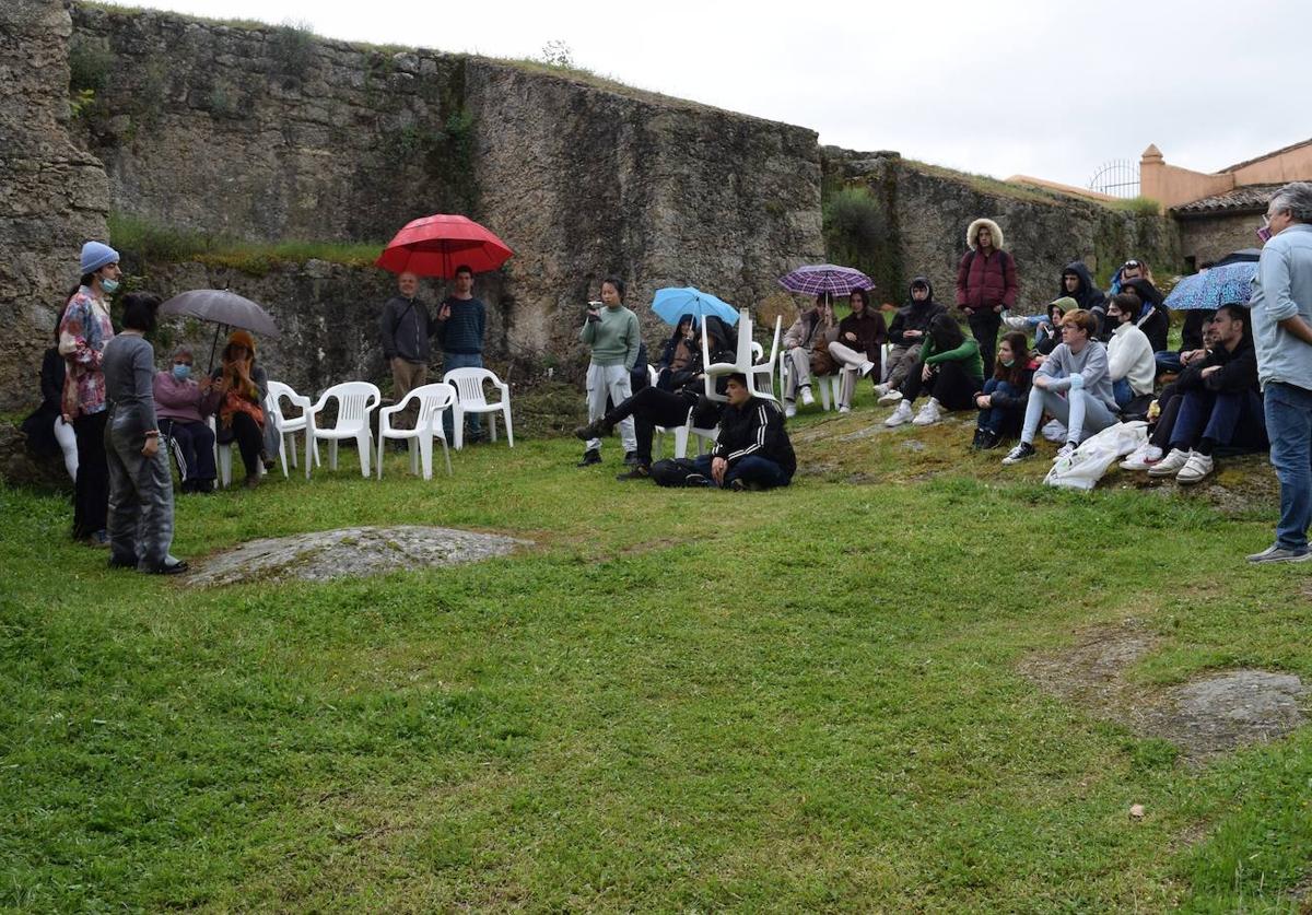 Alumnos de Bellas Artes del País Vasco vuelven a visitar el Museo Vostell