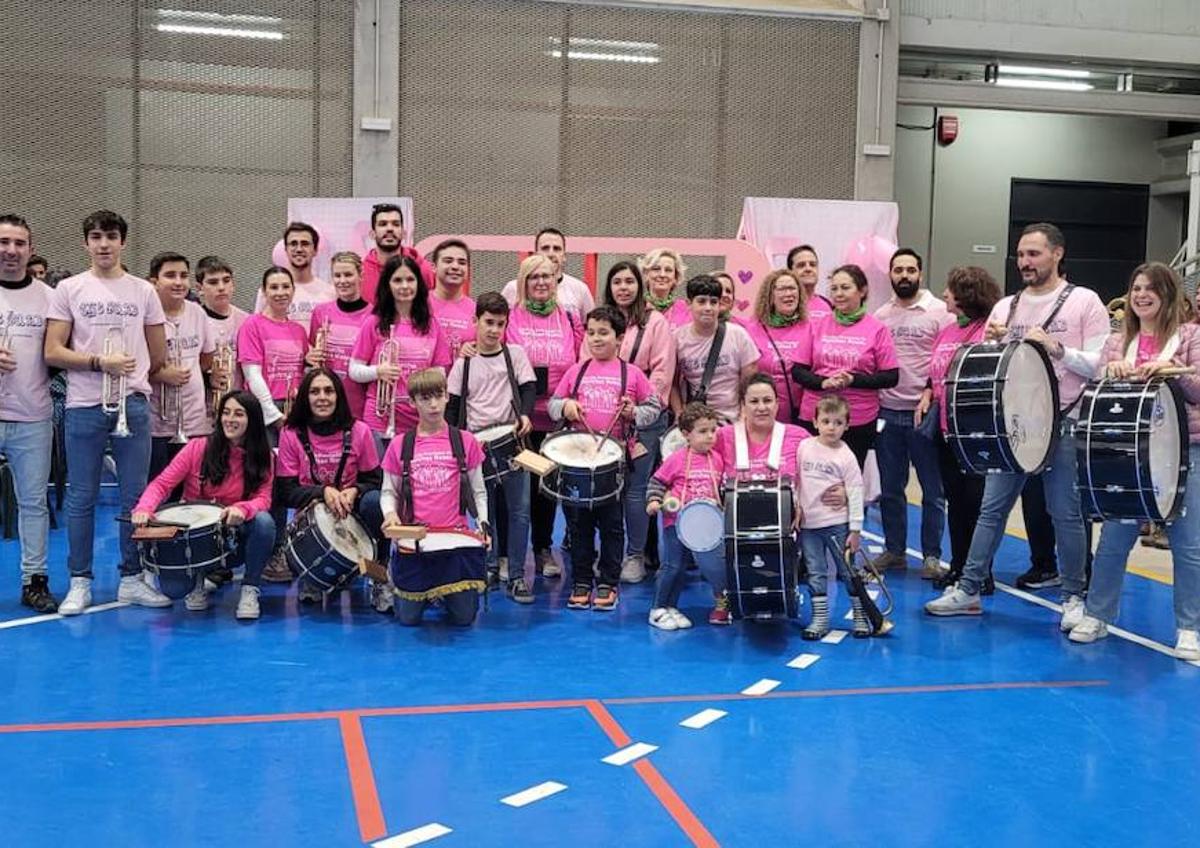 Imagen secundaria 1 - Numerosa asistencia a la Marcha Rosa de Malpartida de Cáceres