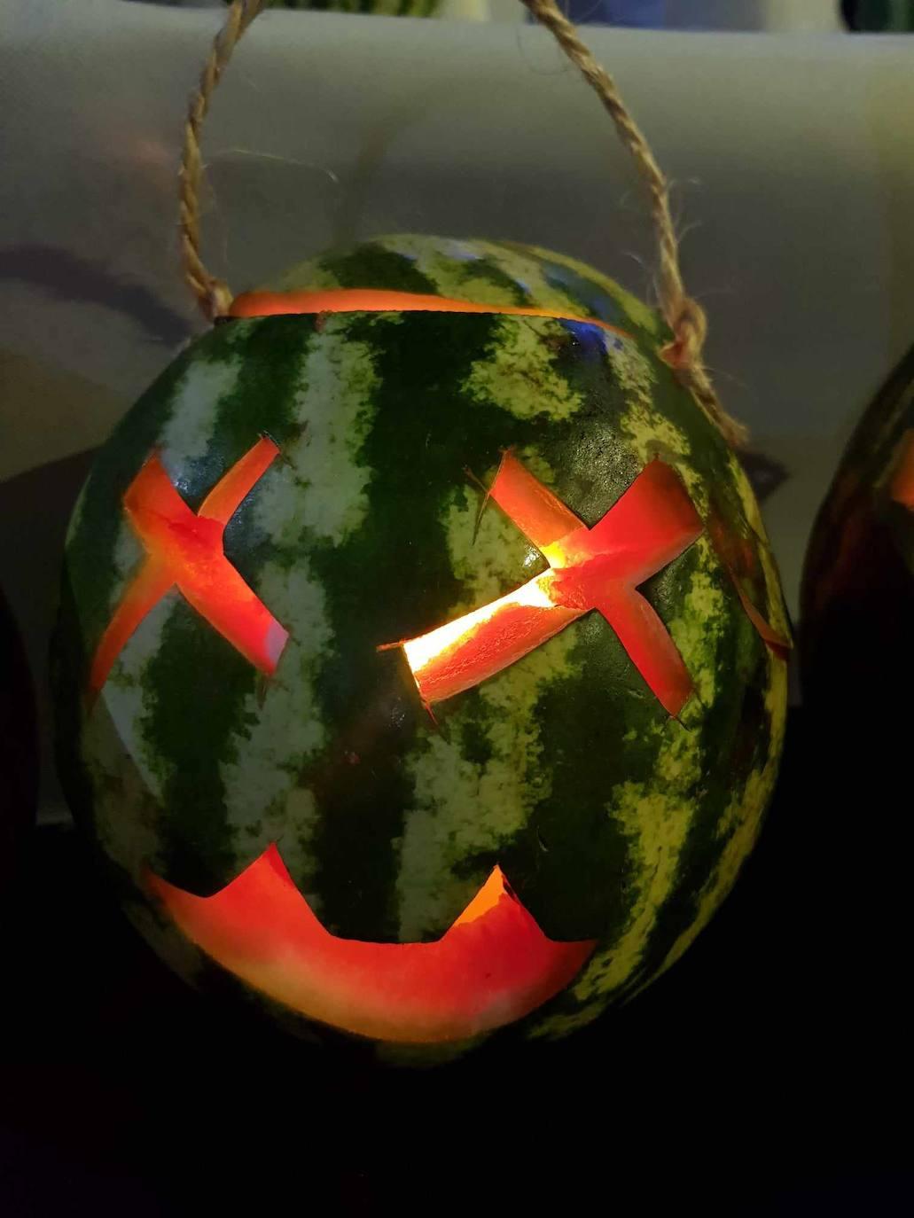Brujas, esqueletos y fantasmas tomaron Malpartida en Halloween