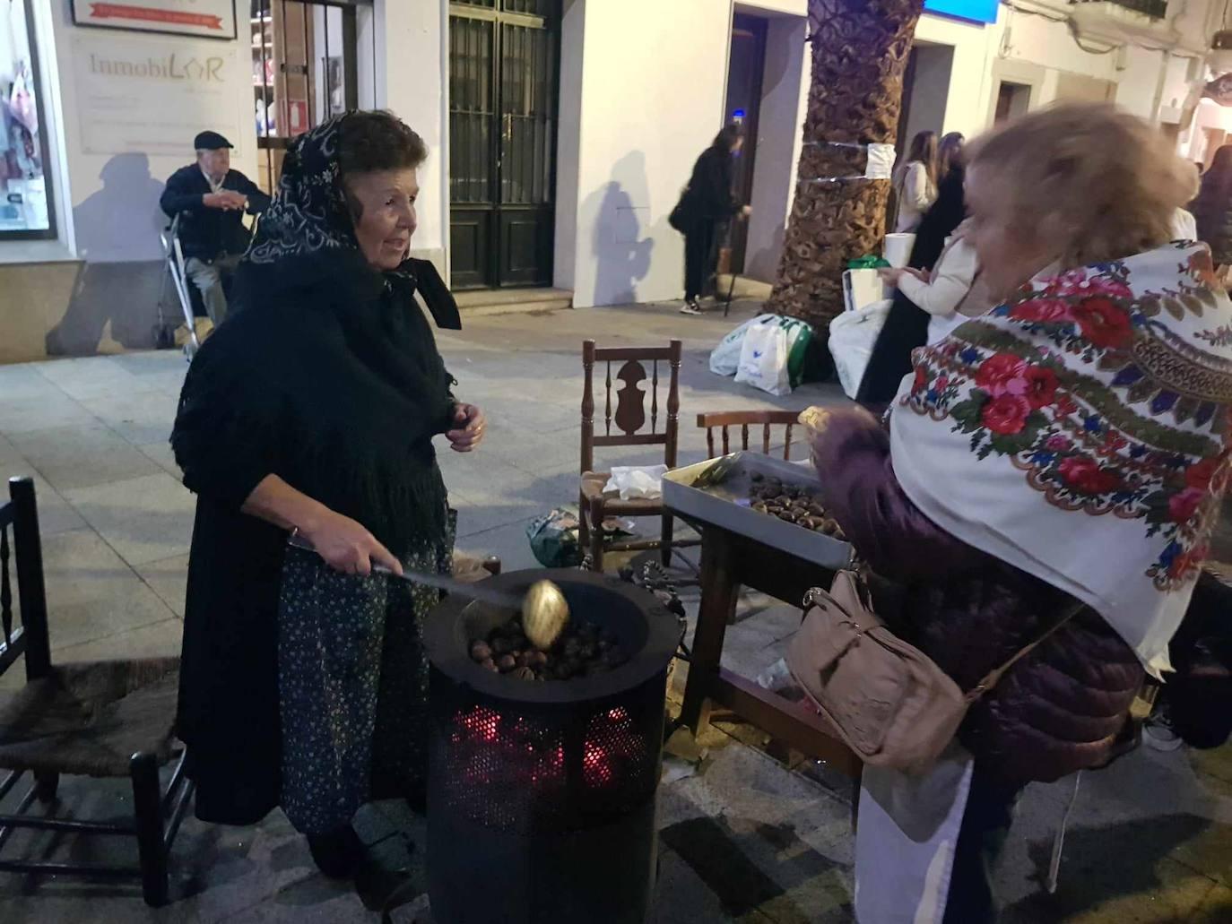 Brujas, esqueletos y fantasmas tomaron Malpartida en Halloween