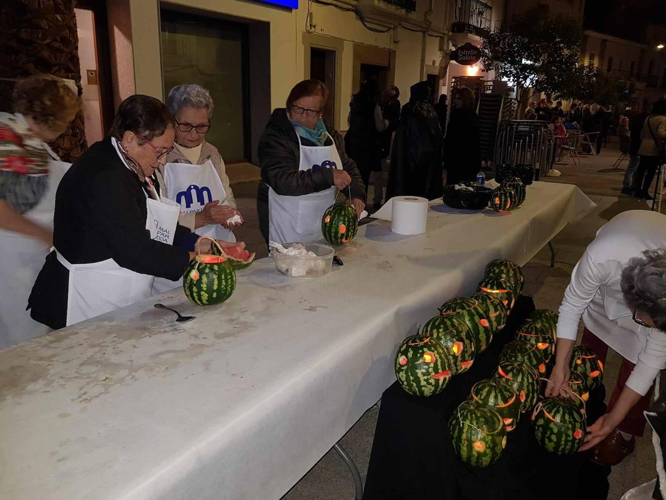 Brujas, esqueletos y fantasmas tomaron Malpartida en Halloween