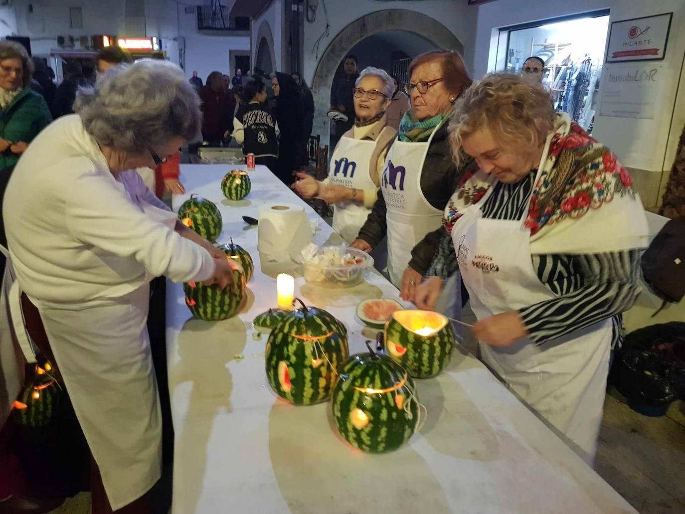 Brujas, esqueletos y fantasmas tomaron Malpartida en Halloween