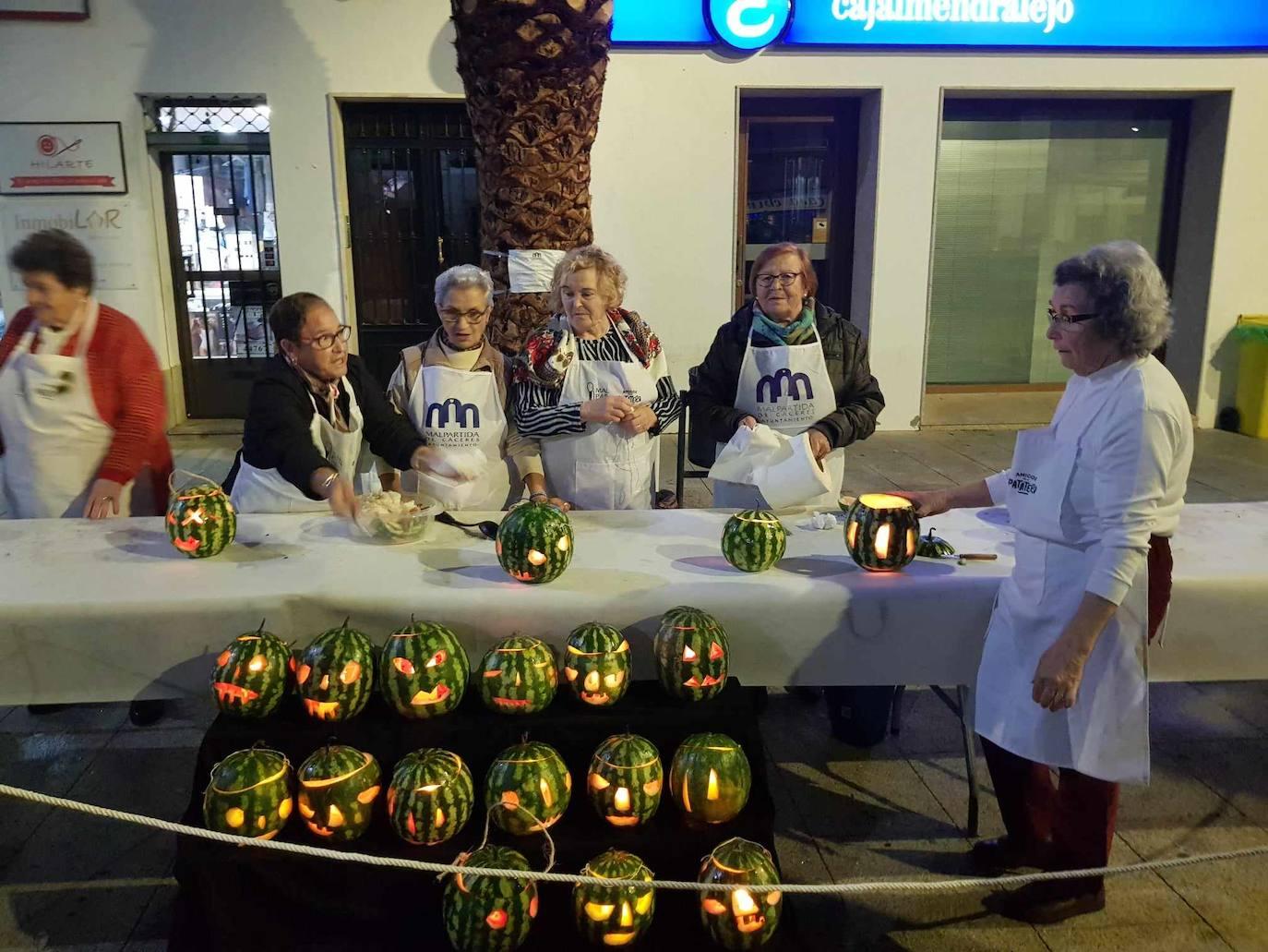 Brujas, esqueletos y fantasmas tomaron Malpartida en Halloween