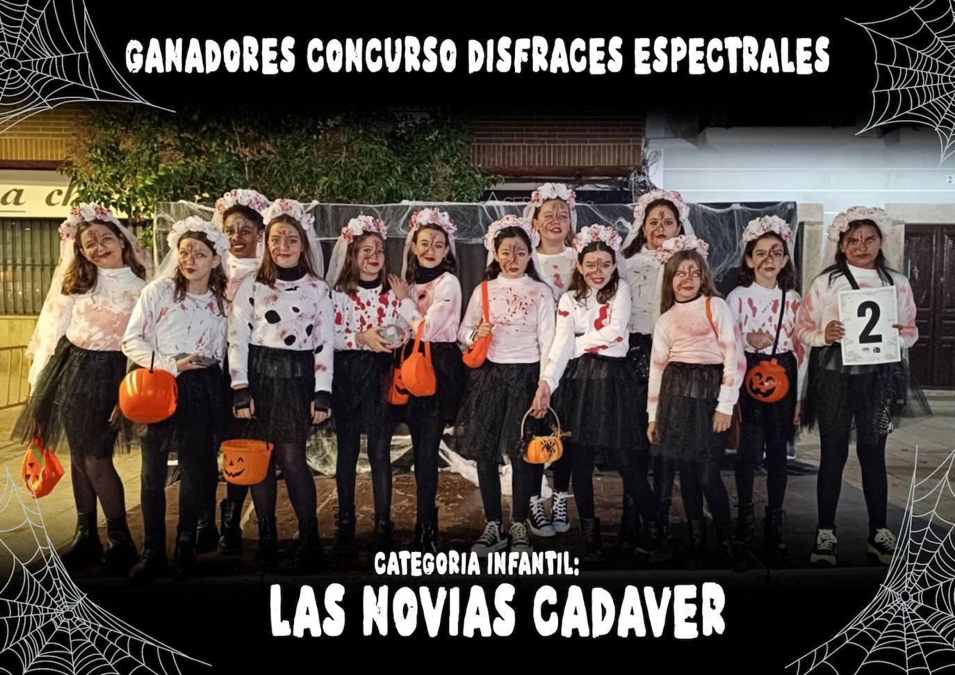 Brujas, esqueletos y fantasmas tomaron Malpartida en Halloween