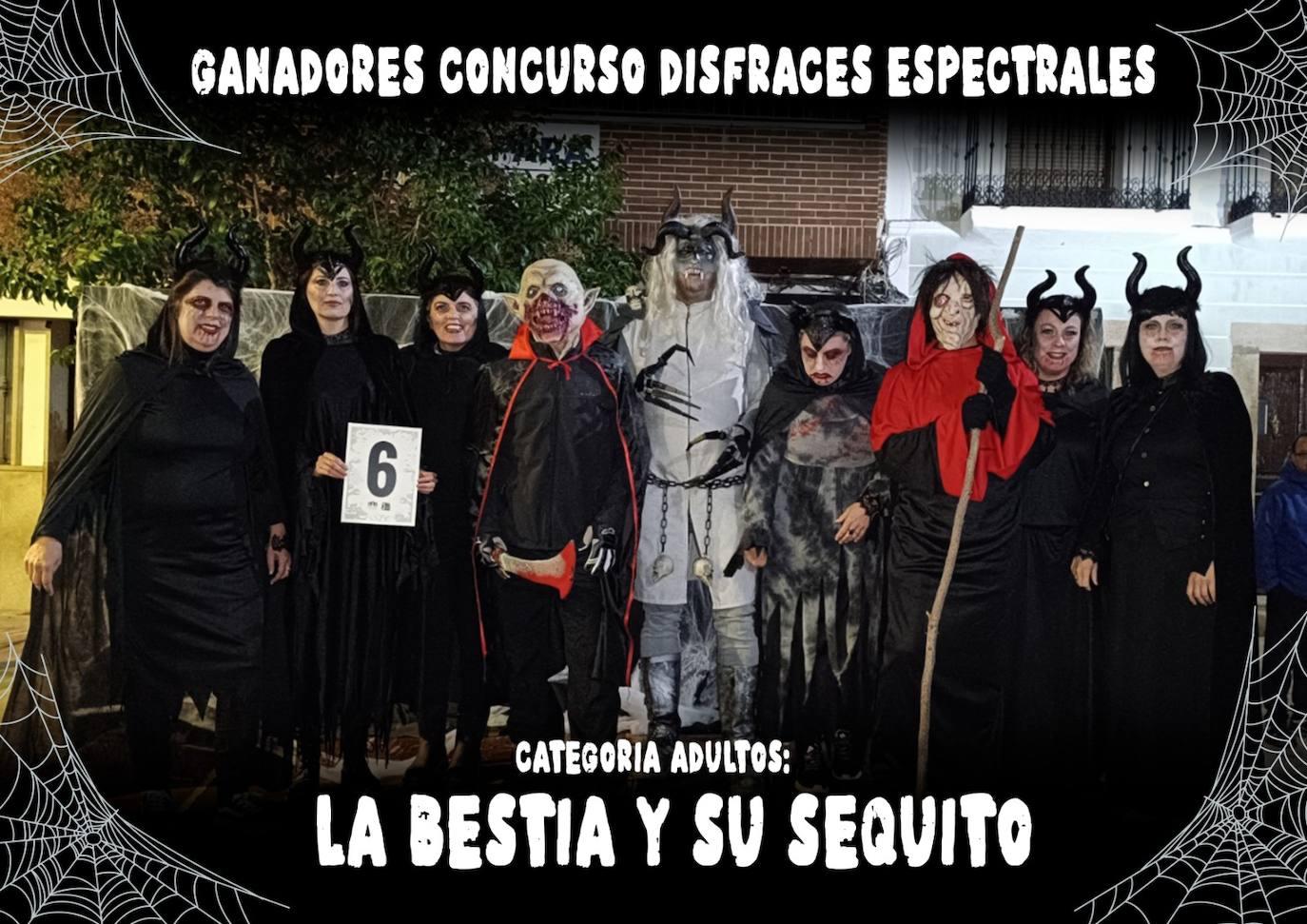 Brujas, esqueletos y fantasmas tomaron Malpartida en Halloween