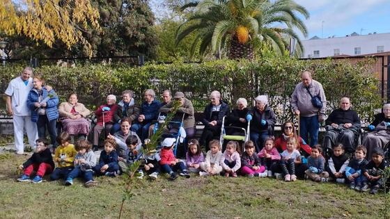 El colegio los Arcos y la residencia Santa Ana colaboran en una actividad intergeneracional