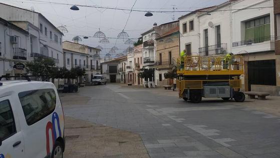 Comienza a colocarse la iluminación navideña