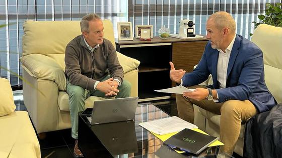 El alcalde malpartideño se reúne con el Consejero Manuel Martín para tratar temas de interés para la localidad
