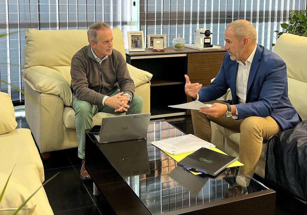 El alcalde malpartideño se reúne con el Consejero Manuel Martín para tratar temas de interés para la localidad