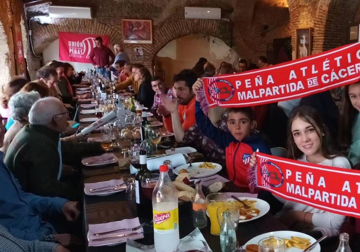 Imagen principal - La Peña Atlética de Malpartida de Cáceres celebra su 21 aniversario