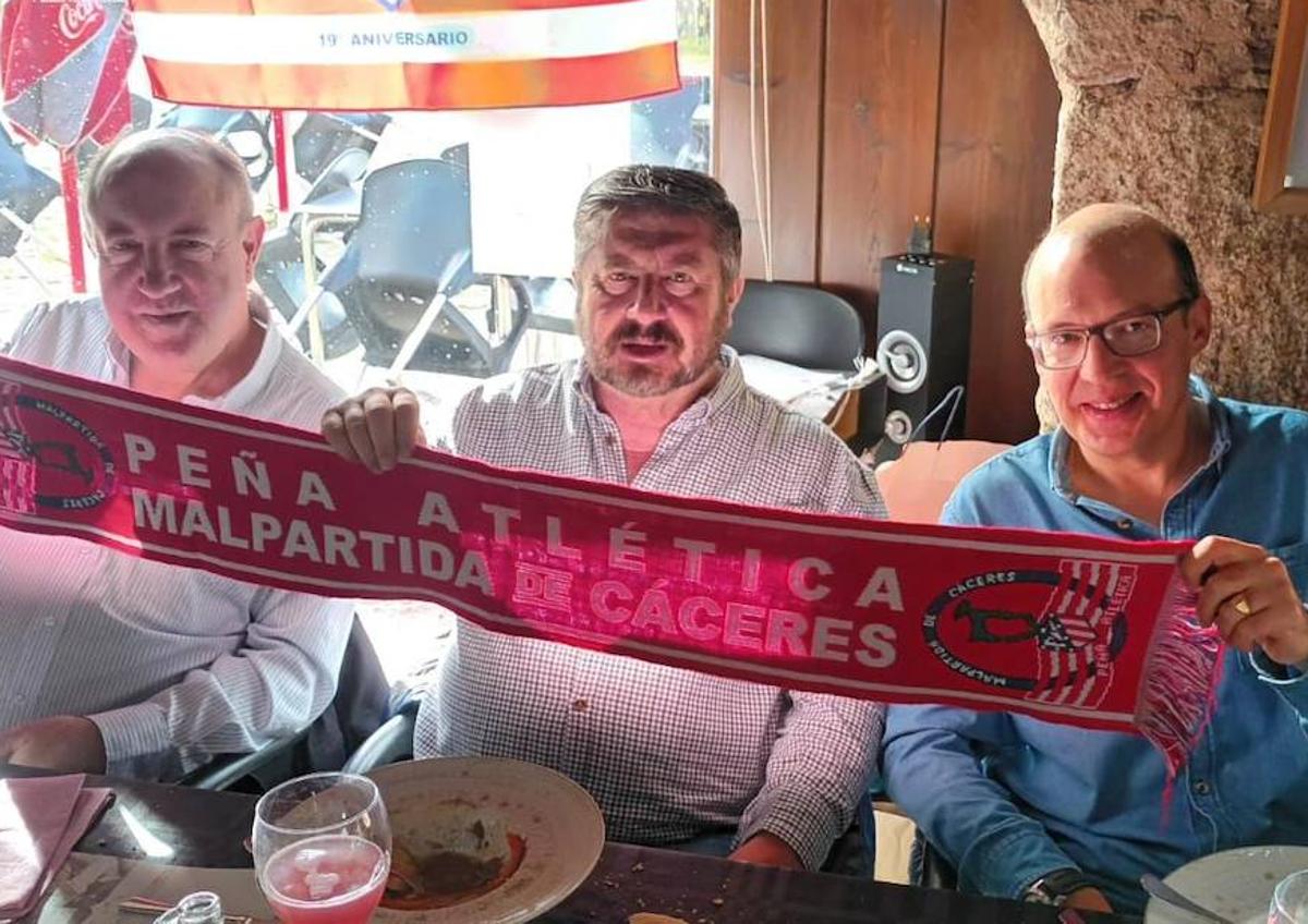 Imagen secundaria 1 - La Peña Atlética de Malpartida de Cáceres celebra su 21 aniversario