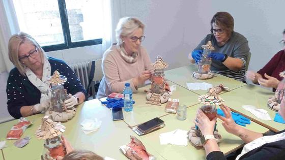 El Taller de Manualidades crea casitas de hadas durante la III Semana del Monumento Natural