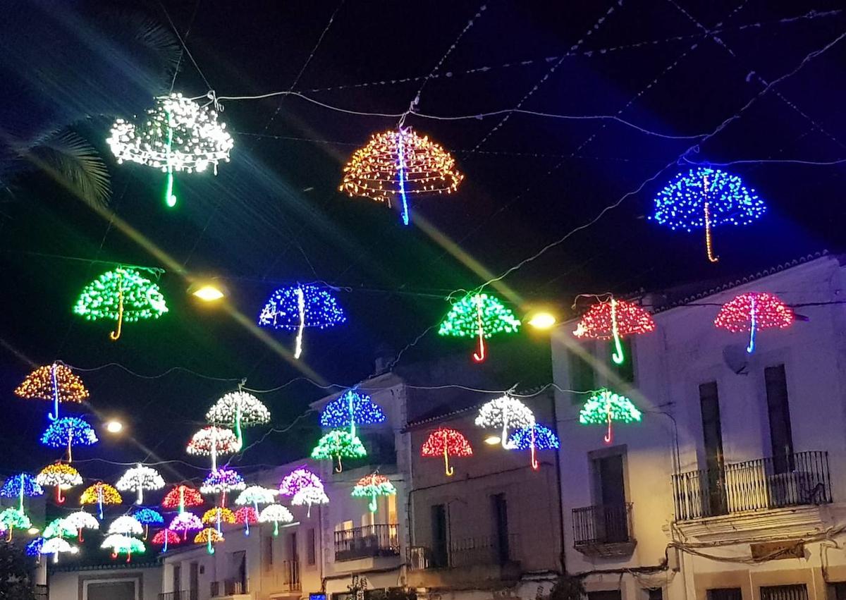 Imagen secundaria 1 - Malpartida brilla en Navidad